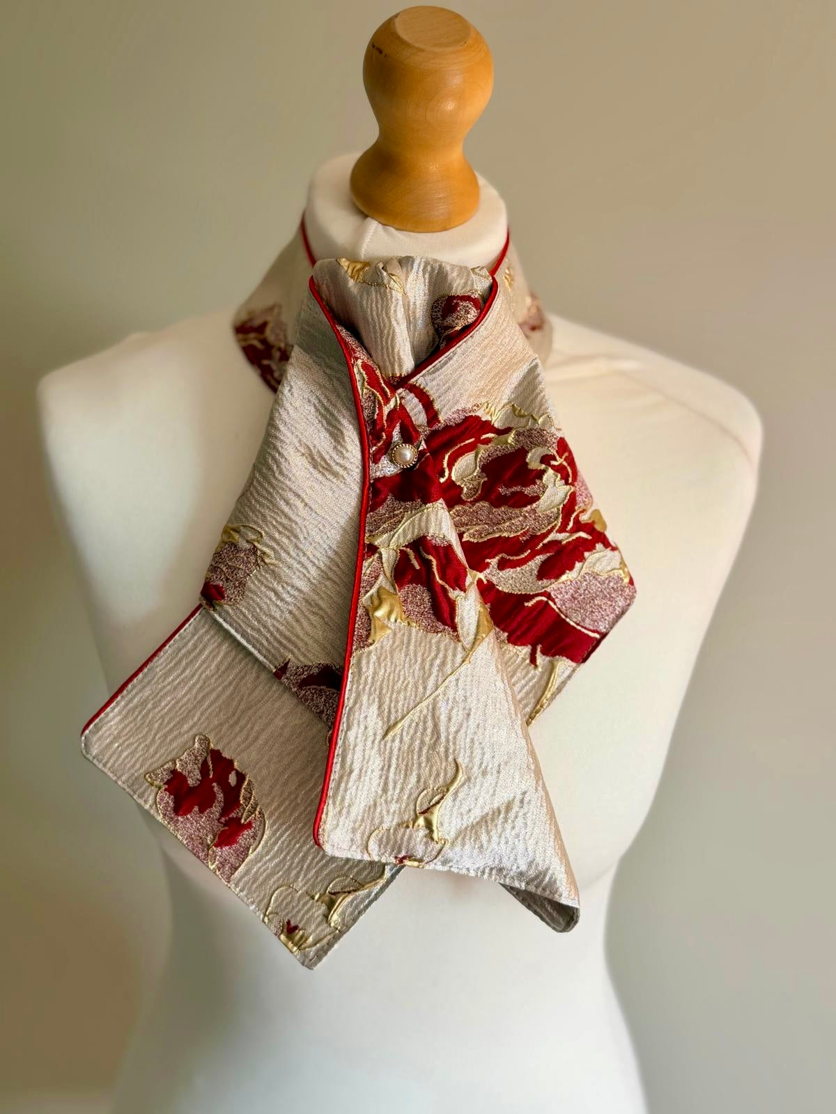 Elegance Bordeaux Gold