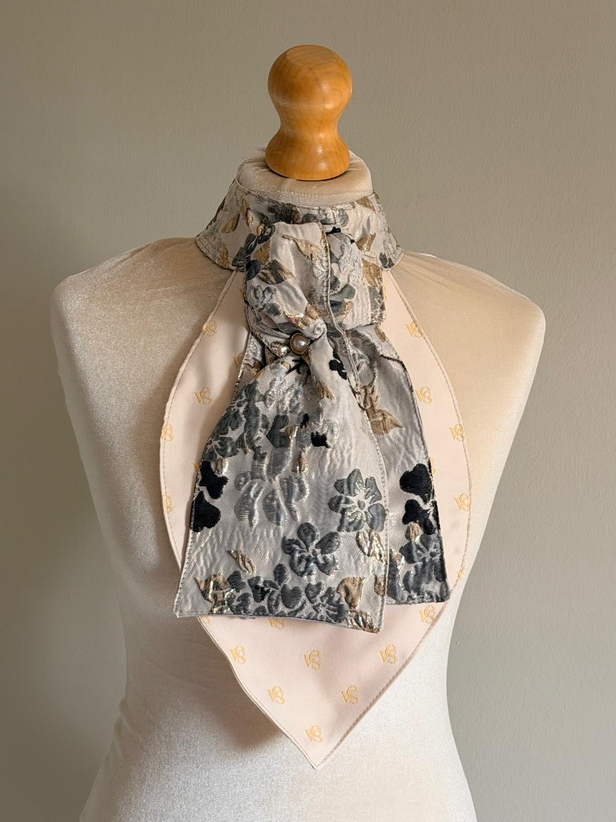Heritage Midnight Black & Gold Bloom
