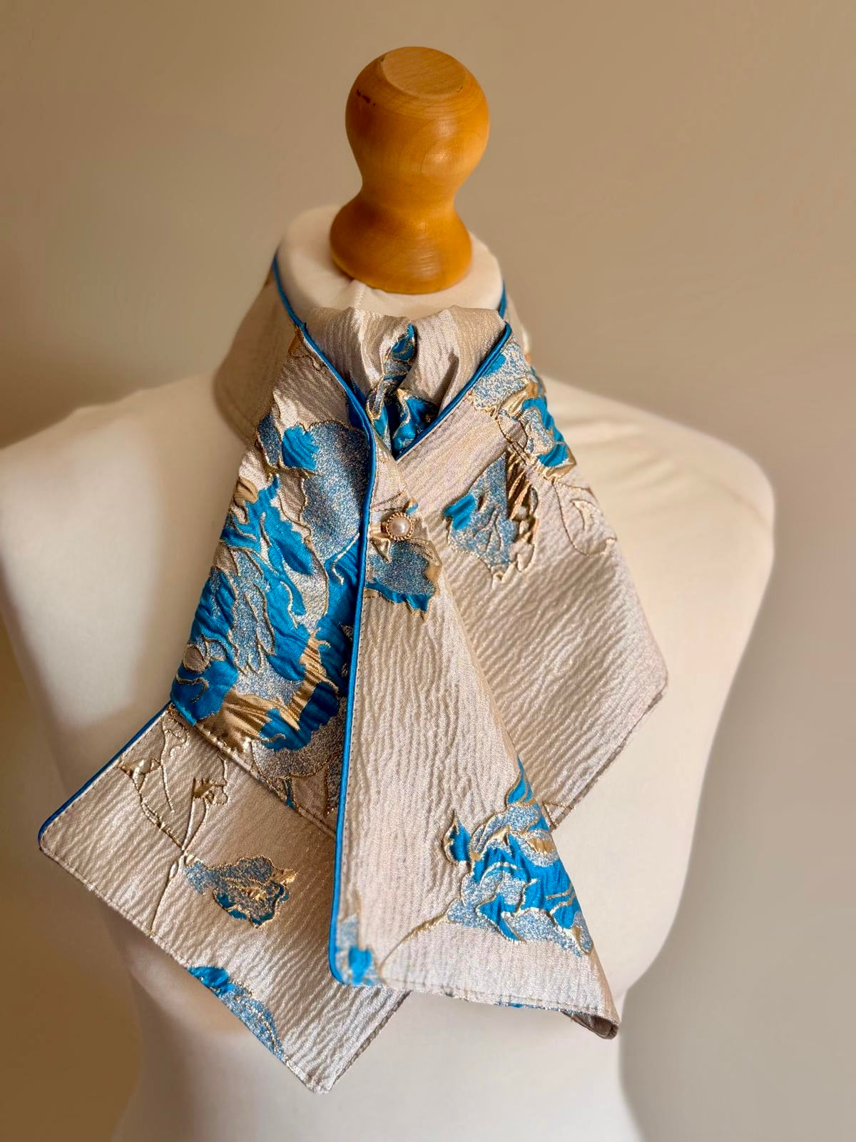 Elegance Azure Gold