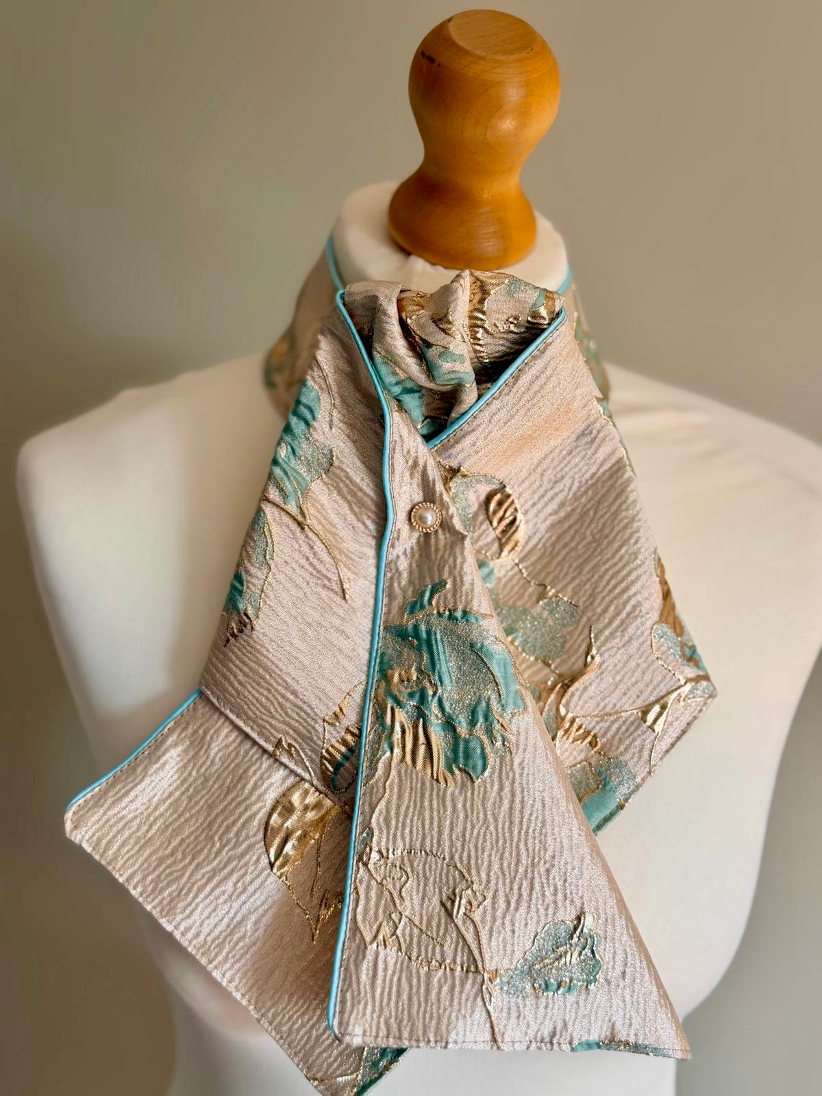Elegance Mint Leaf Gold