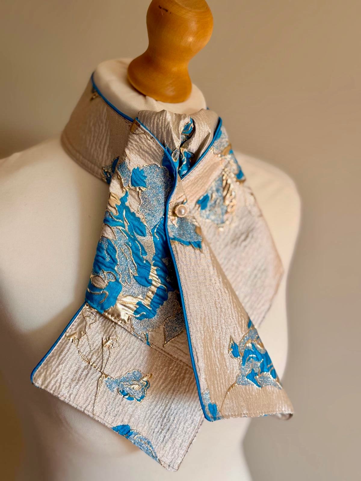Elegance Azure Gold