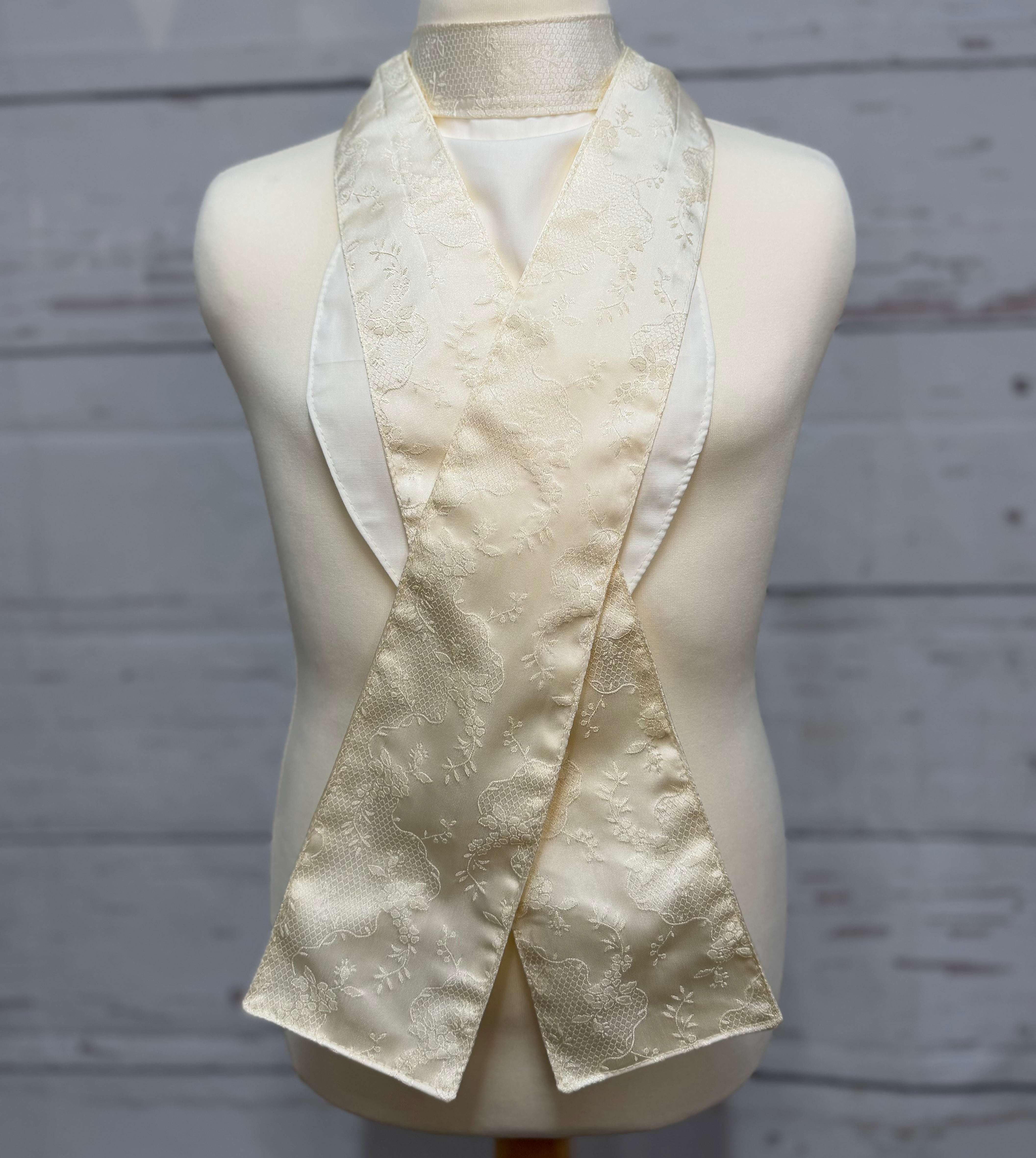 Children's Traditional Brocade Velcro Self-Tie Cream