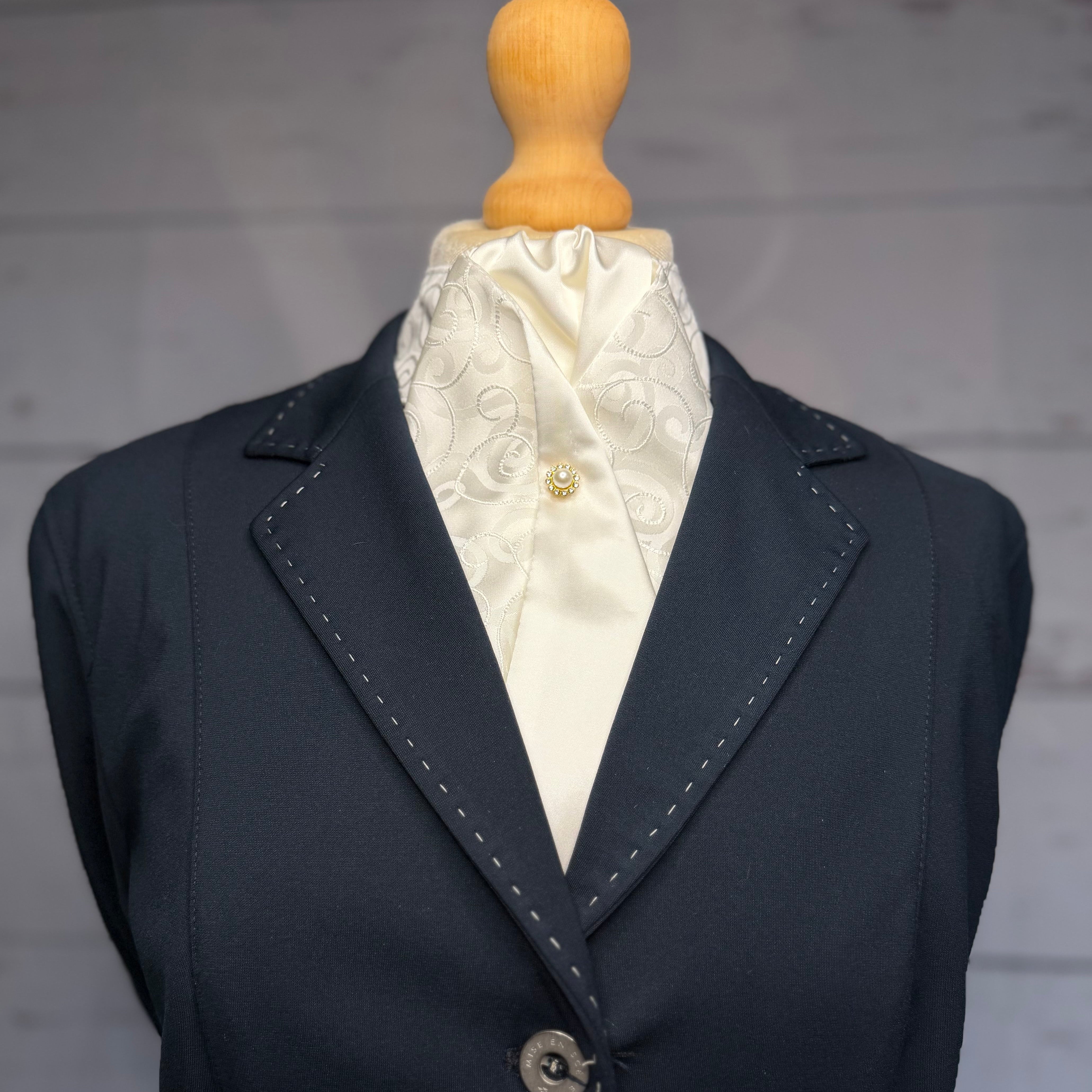 Classic Ivory - Ready Tied